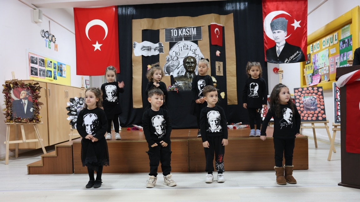 10 Kasım'da Atatürk'ü Andık